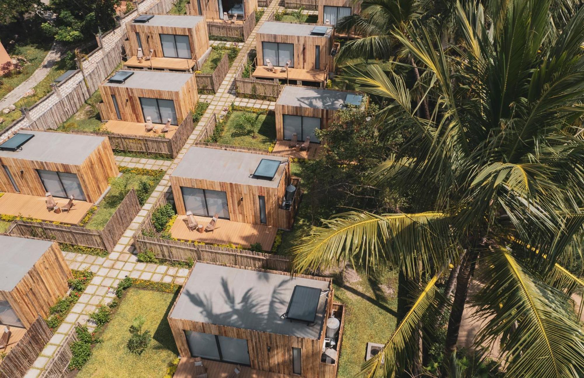 Lalagalu - Beachfront Ecocabins Diani Beach Extérieur photo